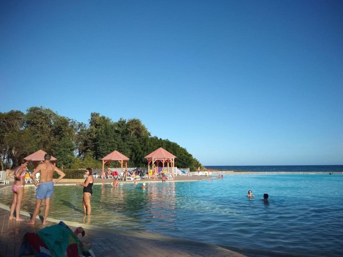 Escapades Ensoleillees - Saint-Francois - Front De Mer Et Piscine Apartment Luaran gambar